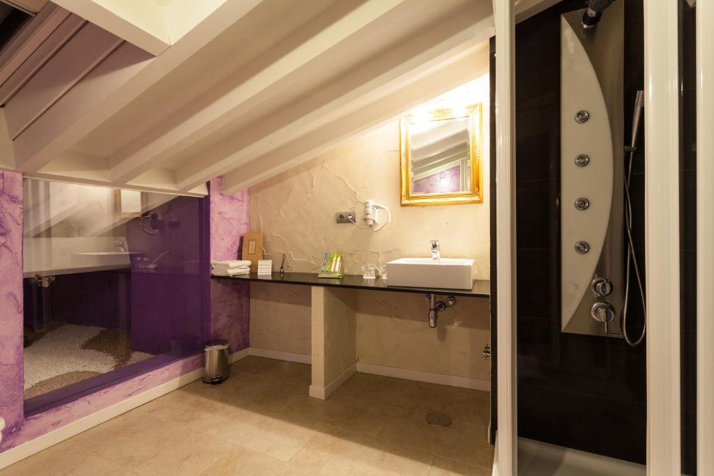 El Bosque De La Anjana Hotel Selores Room photo